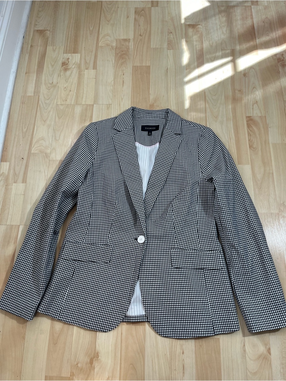 Talbots black and white gingham blazer features a single-button closure size 6